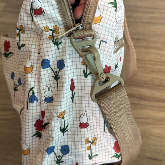 LESPORTSAC X DICK BRUNA MIFFY CROSSBODY SMALL DUFFLE STYLE TOTE BAG! MINT! - Picture 11 of 12